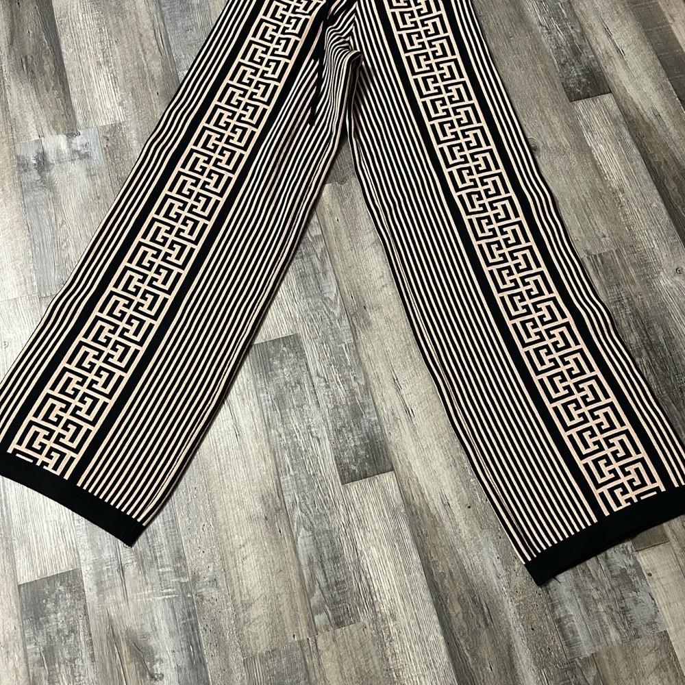 Elegant Black and Tan Geometric Scarf